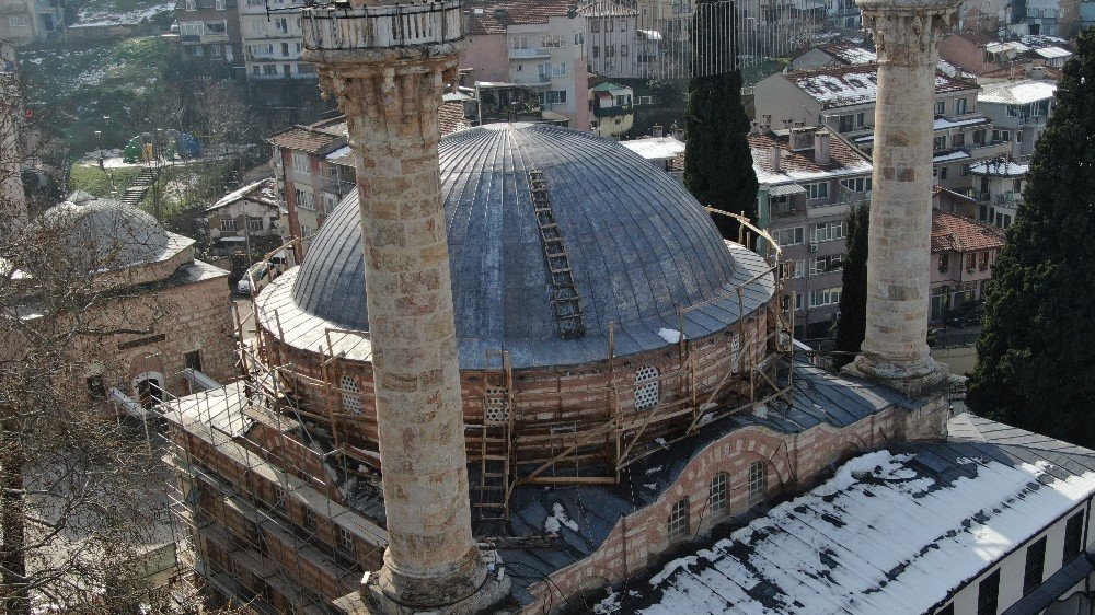 600 Yıllık Tarihi Cami Çelik Ağlarla Örülüyor