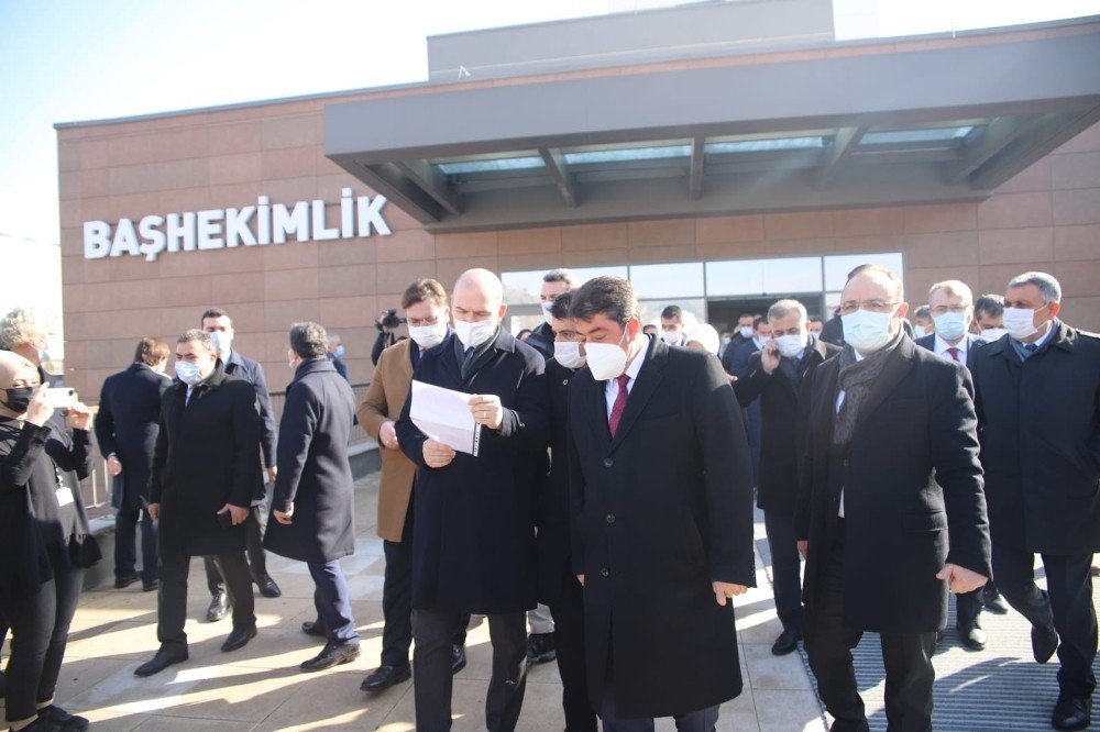 Bakan Soylu, Şehit Fethi Sekin’in Babası İle Kanaat Önderi Nazırlı’yı Hastanede Ziyaret Etti