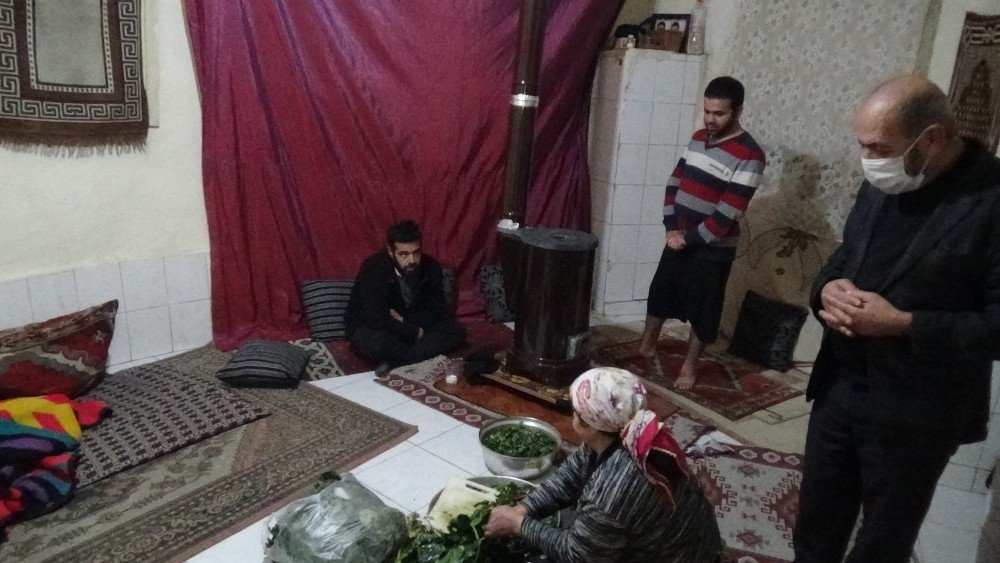 10 Nüfuslu Karaaslan Ailesi, Tek Gözlü Evde Yaşama Tutunmaya Çalışıyor