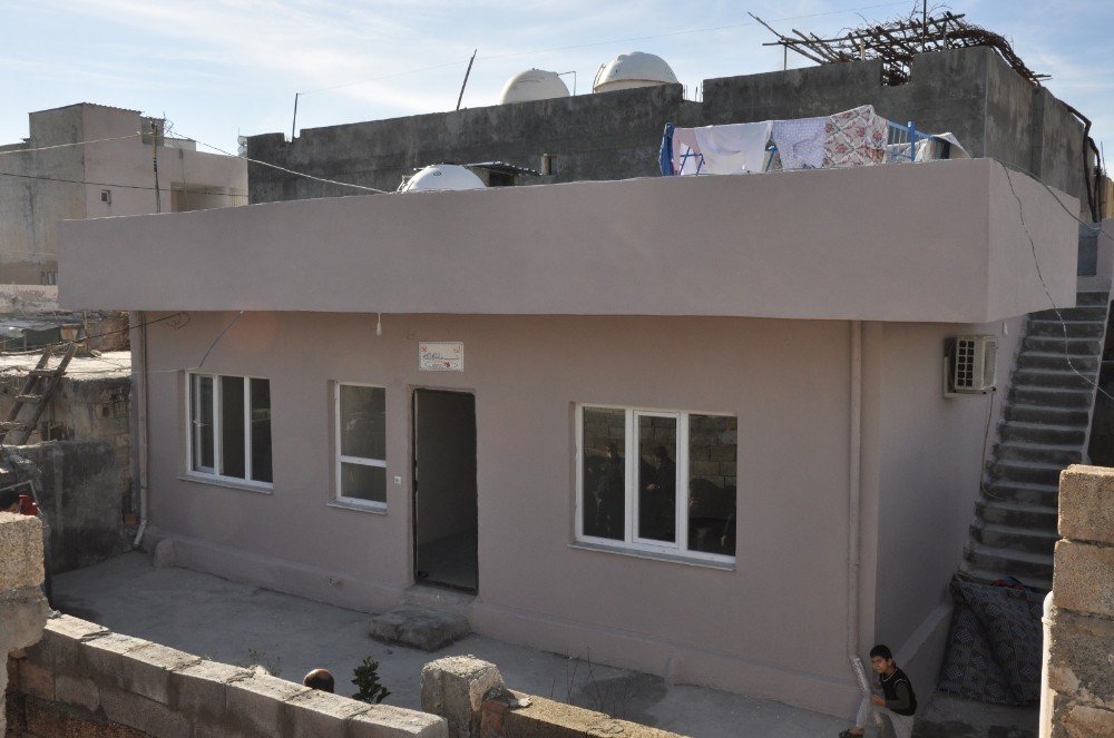 Mardin’de Büyük Dayanışma Örneği: Evi Yanan Aileye Yeni Ev Yaptılar