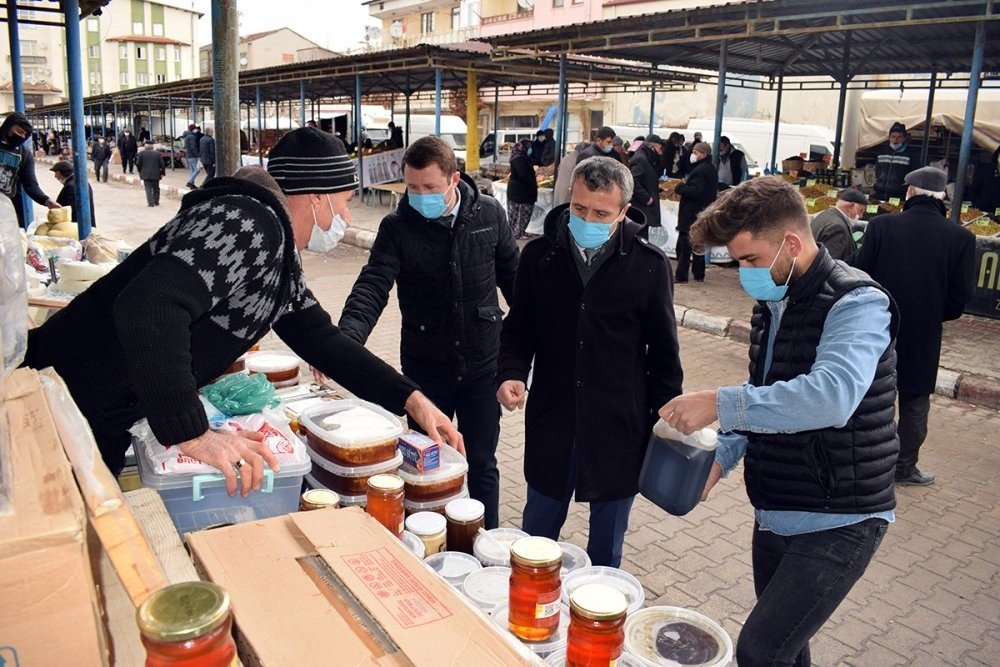 İ̇scehisar’da Belediye Ekipleri Pazarda Hijyen Denetimi Yaptı