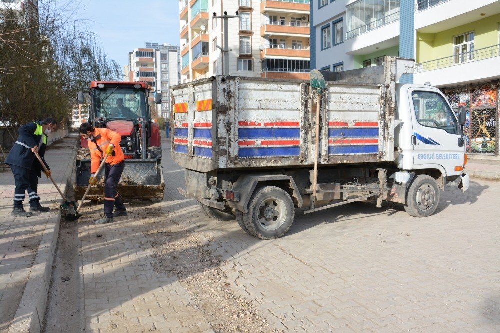 Ergani’de Temizlik Çalışmaları Hız Kesmeden Sürüyor