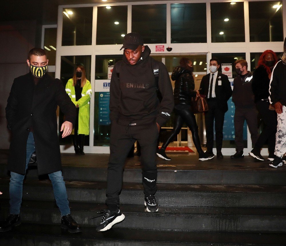 Fenerbahçe’nin Yeni Transferi Osayi-samuel İ̇stanbul’da
