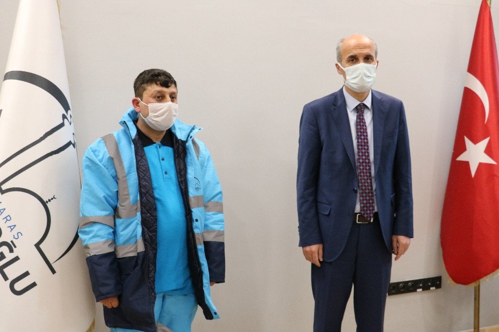 Bulduğu 50 Bin Lirayı Teslim Eden Temizlik Görevlisi Ödüllendirildi