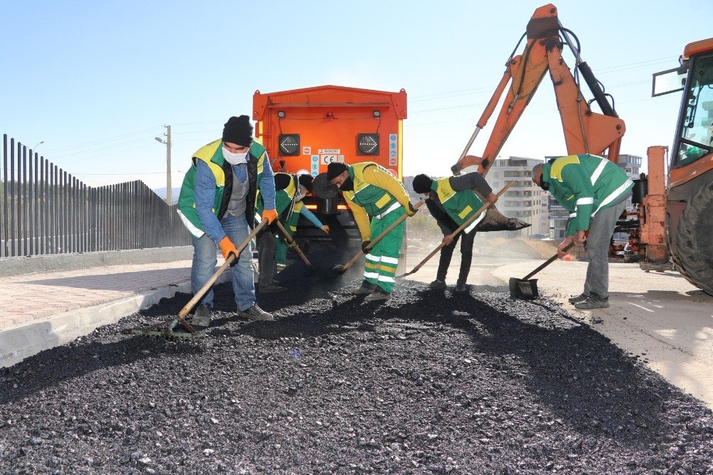 Karaköprü’de Yol Seferberliği Hız Kesmiyor