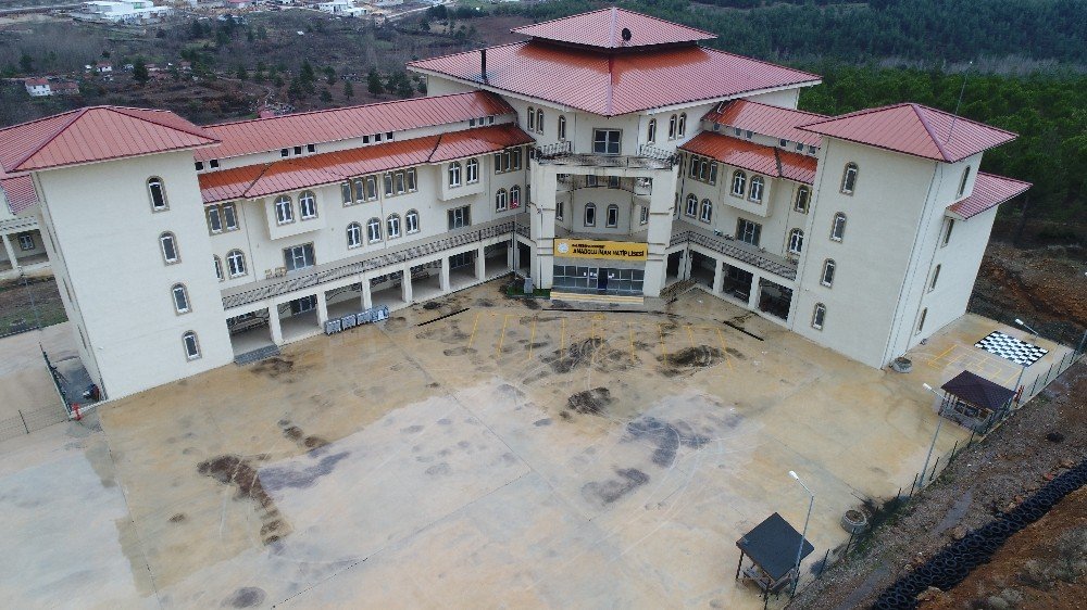 Sarı Hoca’nın İsmi İ̇mam Hatip Lisesi İle Yaşayacak