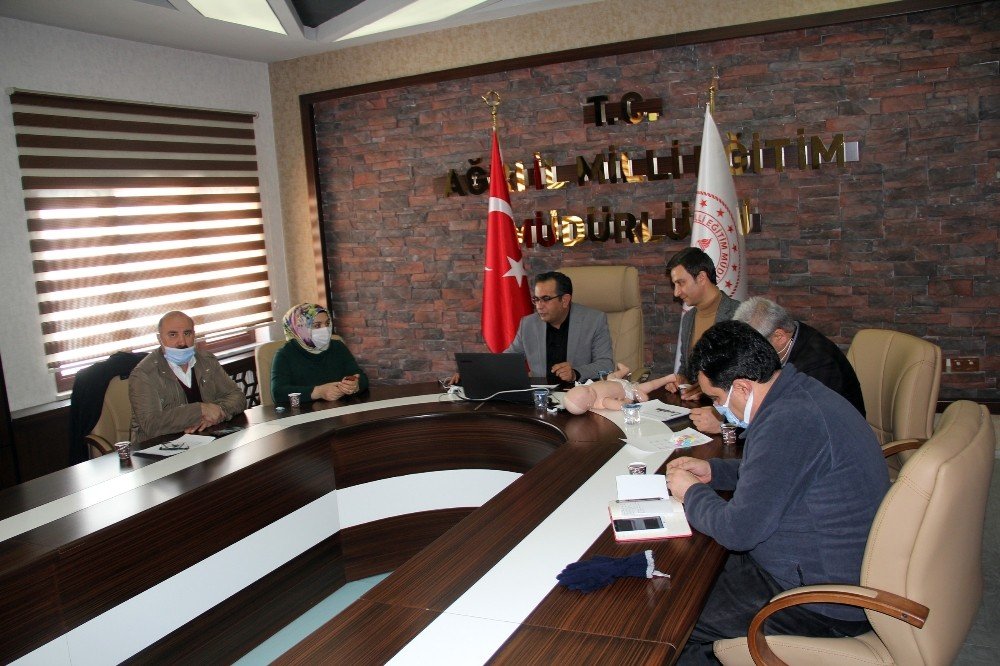 Ağrı’da Öğretmenlere İlkyardım Eğitimi