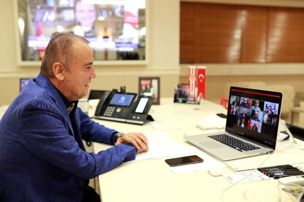 Başkan Böcek Chp’li Büyükşehir Belediye Başkanlarıyla Çevrim İçi Toplantıya Katıldı