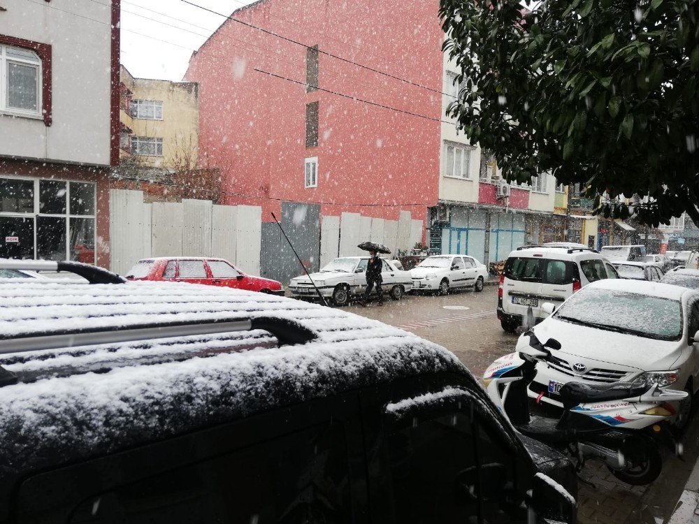 Balıkesir Ve İlçelerinde Kar Yağışı Başladı
