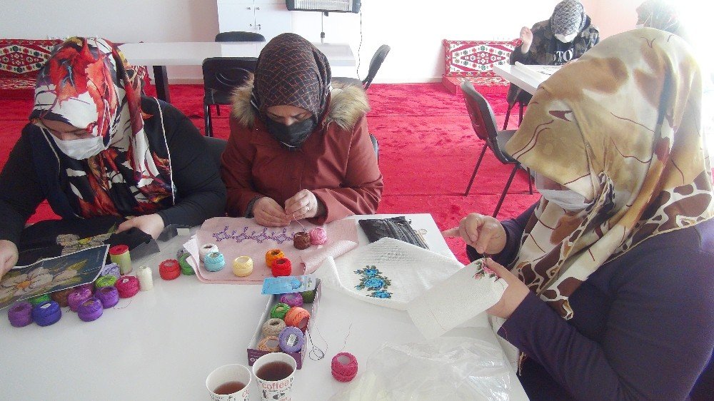 Ahlatlı Kadınlar Bedestem İle Meslek Öğreniyor