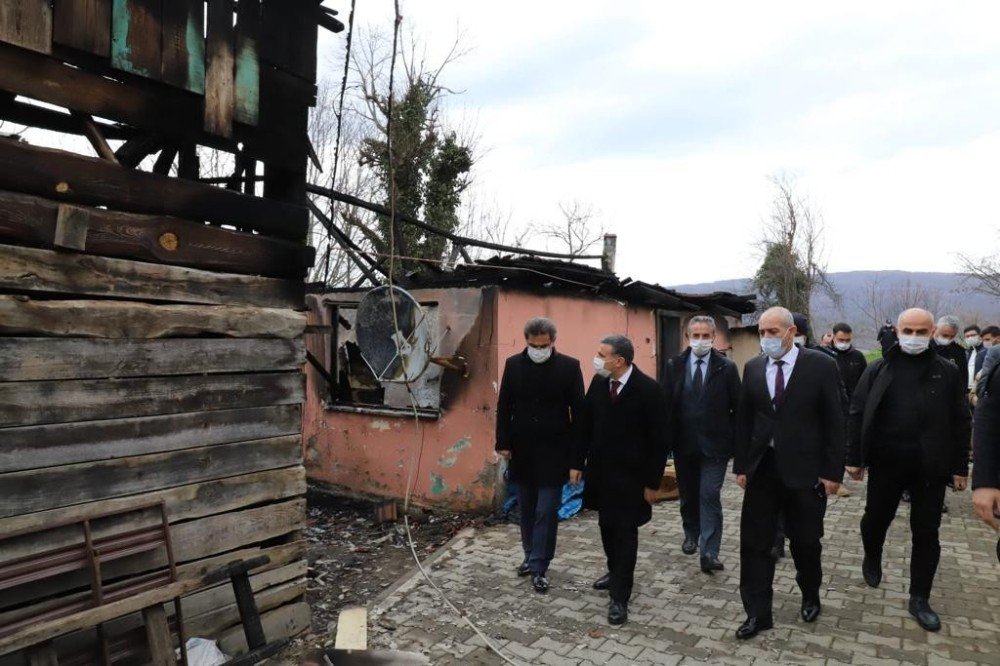 Vali Atay’dan Evi Yanan Vatandaşa Geçmiş Olsun Ziyareti