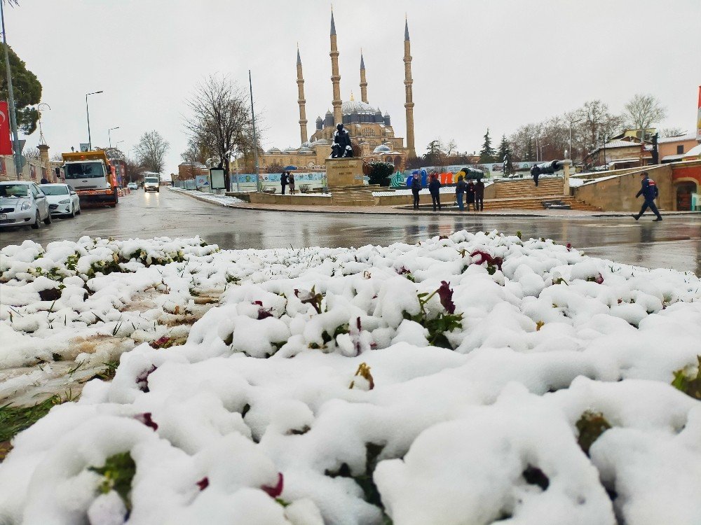 Edirne Güne Beyaz Örtü İle Uyandı