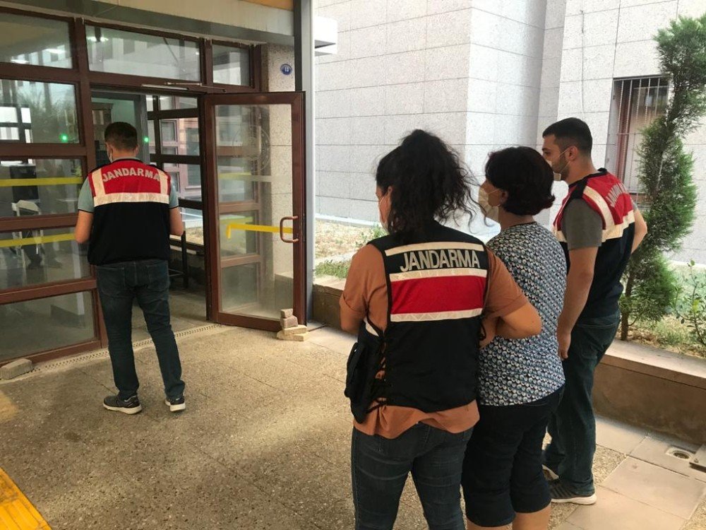 Suriye Uyruklu 2 Terörist İ̇zmir’de Yakalandı