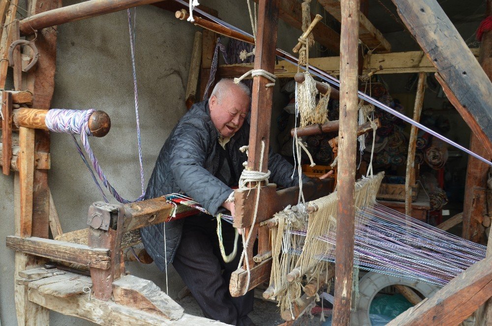 12 Metrekareden Dünyaya Açılan El Dokuması Kilim