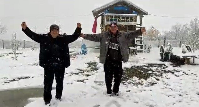 Dursunbey’de Kar Yağışı İlçeyi Kısa Sürede Beyaza Bürüdü