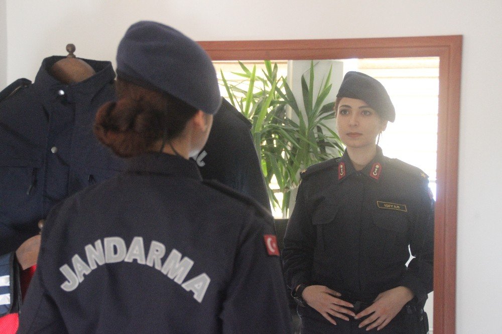 Kayseri’nin İlk Kadın İlçe Jandarma Komutanı İşini "aşkla" Yapıyor