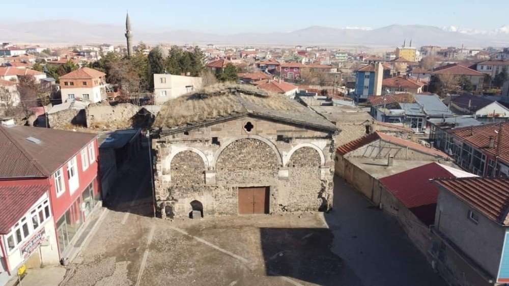 2 Asırlık Tarihi Ermeni Kilisesi Restorasyon Bekliyor
