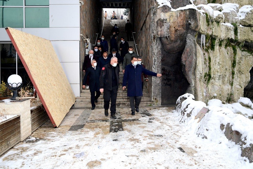 Kernek Meydanı’nda Çalışmalar Devam Ediyor