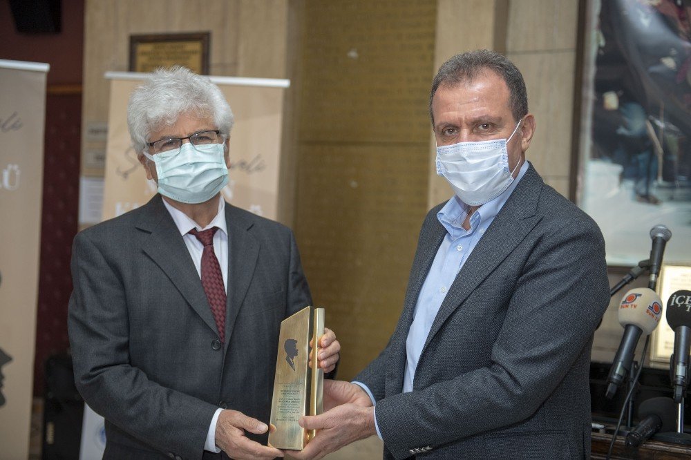 Şinasi Develi Mersin Kent Ödülü Yazar Çağlar’a Takdim Edildi