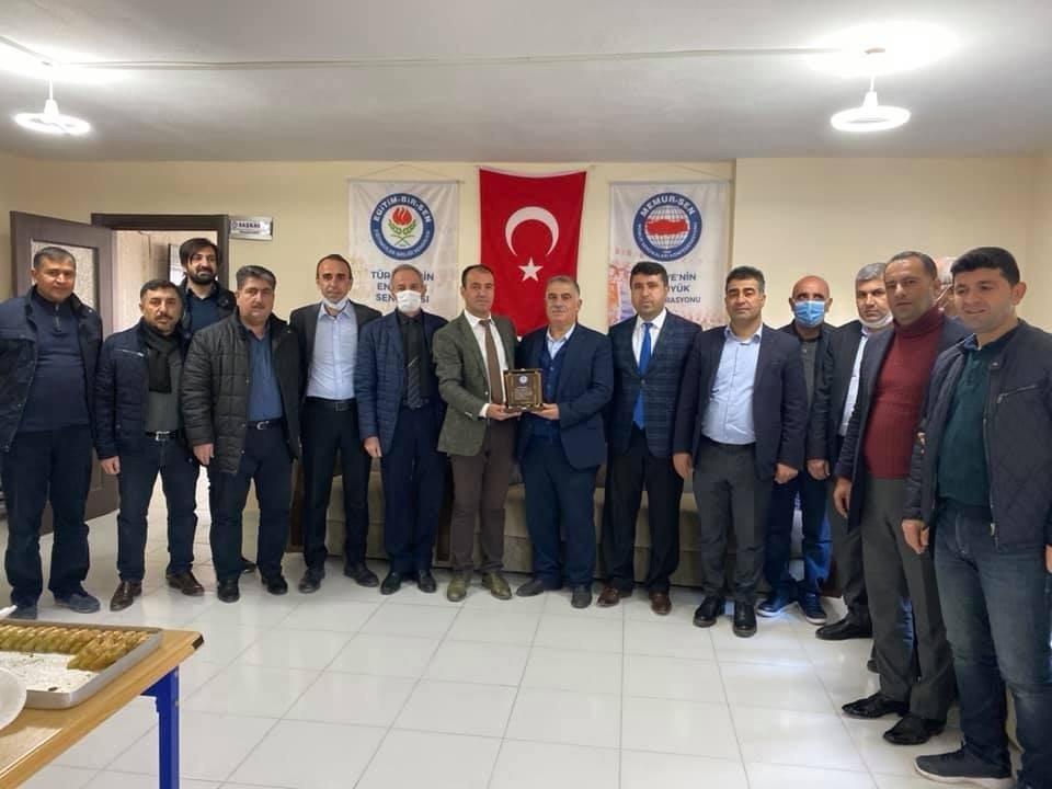 Emekli Olan Öğretmene Plaket