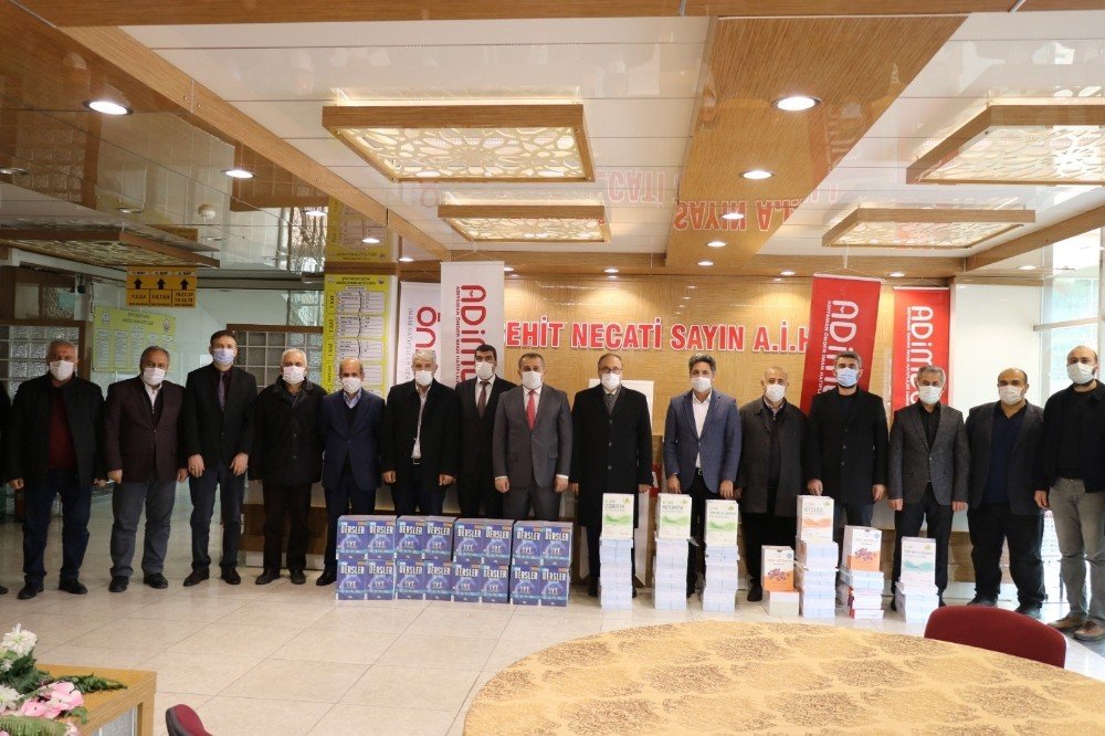 Adi̇mder’den İmam Hatip Liselerine Kaynak Kitap Desteği