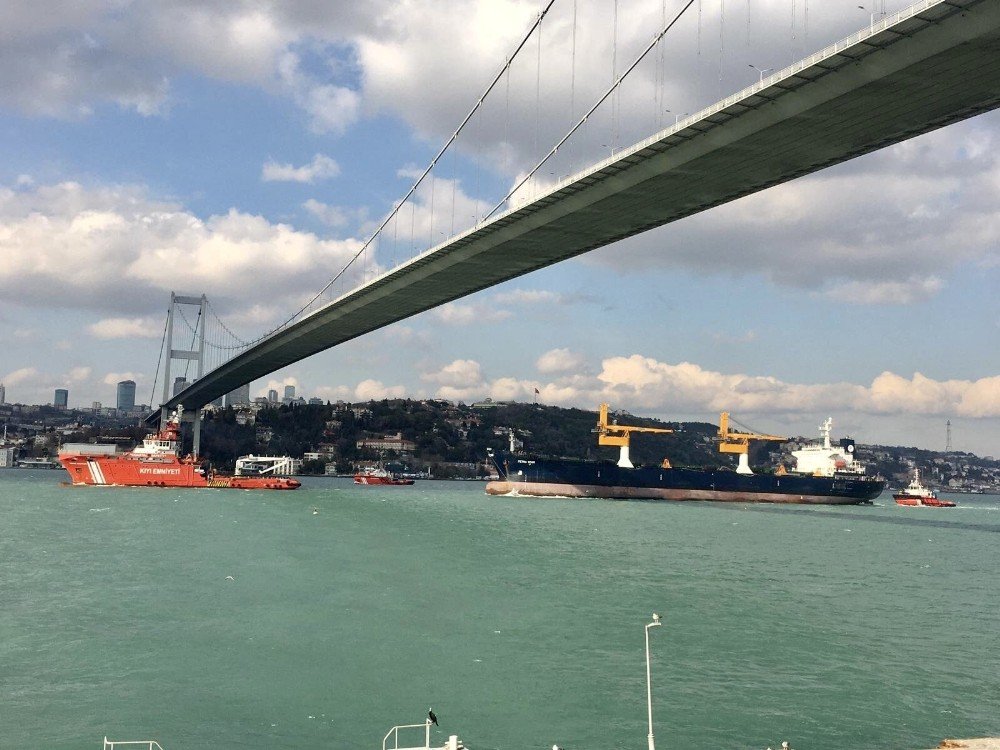 Riva’da Karaya Oturan Gemi Ahırkapı’ya Çekildi
