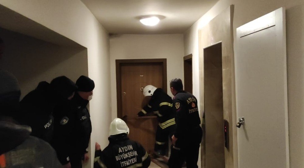 Elektrik Kontağından Çıkan Yangın Paniğe Neden Oldu