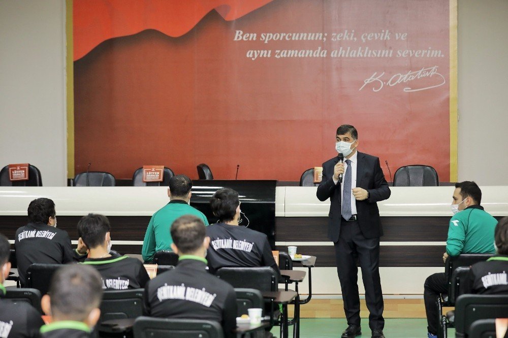 Deneyimlerini Gençlerle Paylaştı