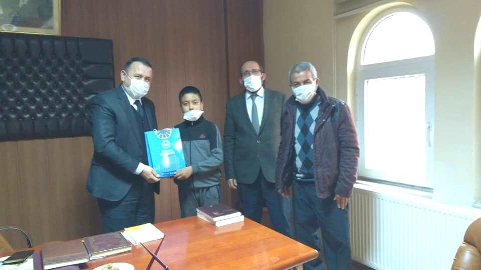 Hisarcık’ta Hafızlık Hazırlık Sınıfı Öğrencilerine Tablet Bilgisayar