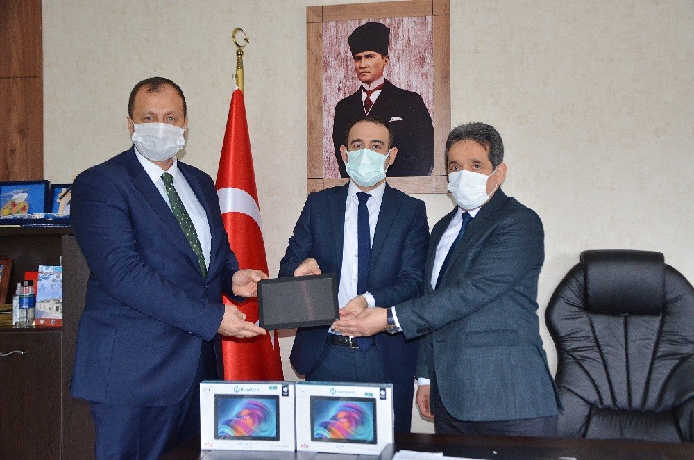 İ̇znik Belediyesi’nden Eğitime Tablet Desteği