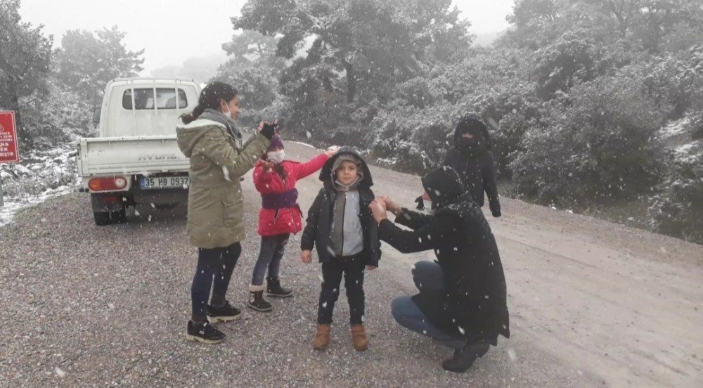 Kar Oynamak İçin Yüksek Kesimlere Koştular