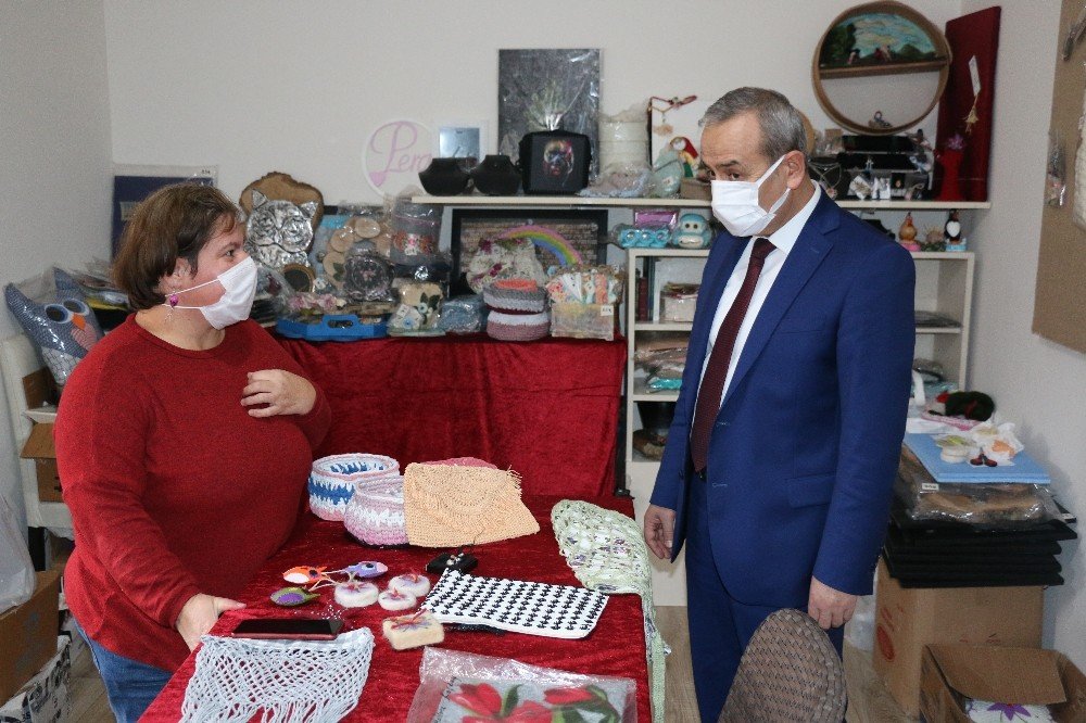 Ev Hanımlarının Yaptıkları El Emeği Ürünleri Tüketiciye Sunuyorlar