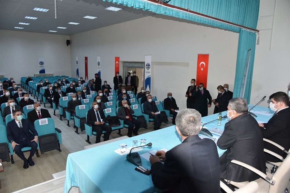 Vali Işık, Kazımkarabekir İlçesinde Muhtarlarla Bir Araya Geldi