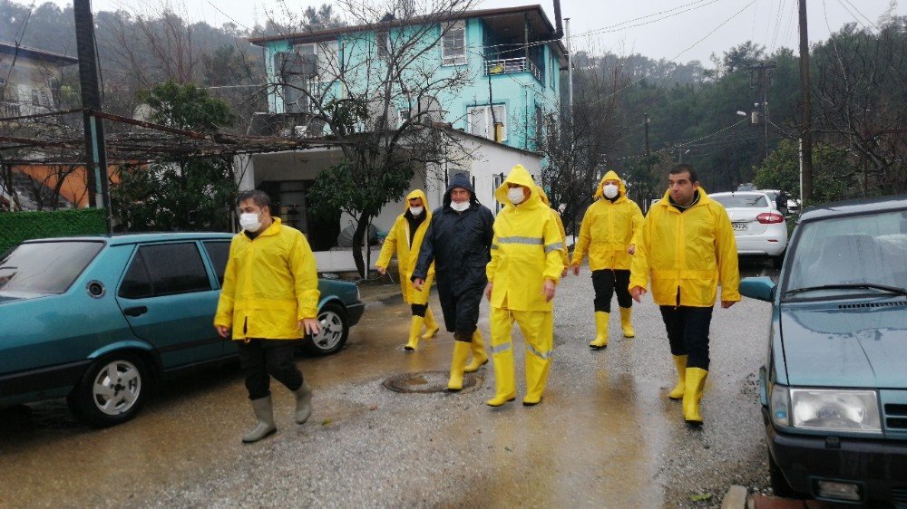 Sağanak Sonrası Kemer’de Yaralar Sarılıyor