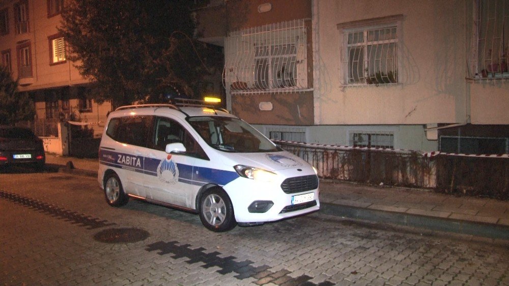 Küçükçekmece’de İstinat Duvarı Çöktü, Bir Bina Boşaltıldı