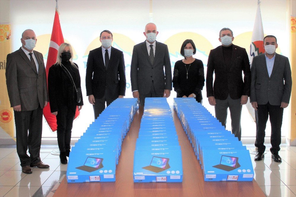 Marmaris Ticaret Odası’ndan Tablet Desteği