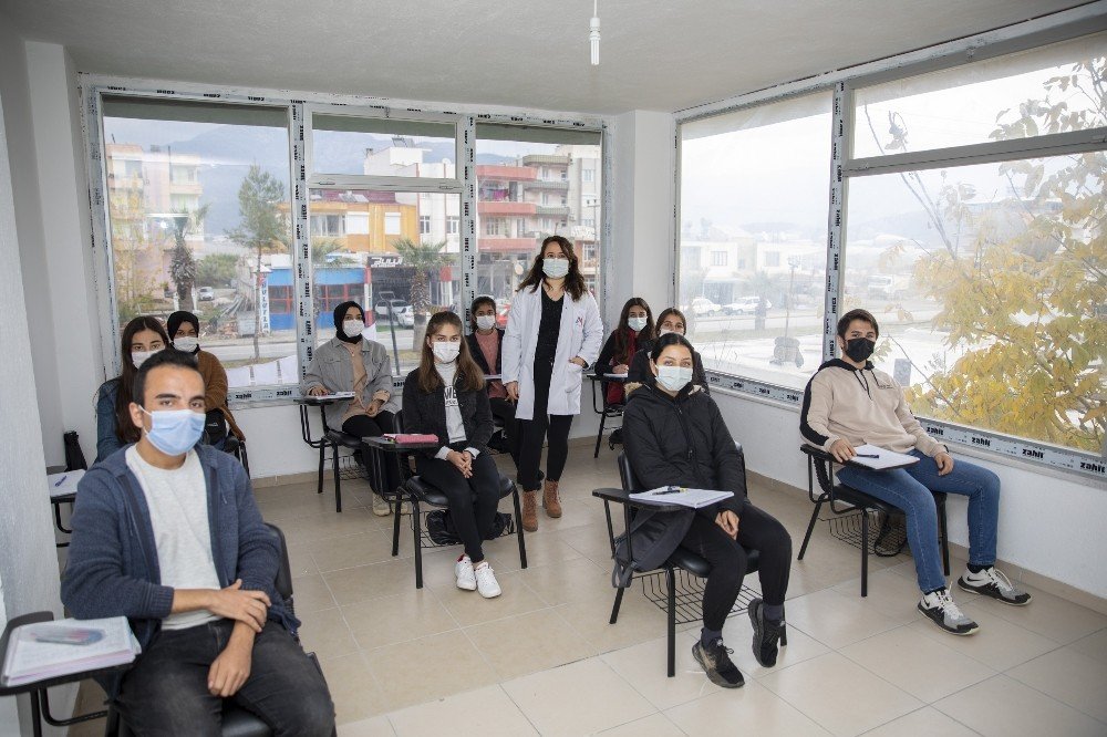 Mersin Büyükşehir Belediyesinin Kurs Merkezlerinde Yüz Yüze Eğitim Başladı