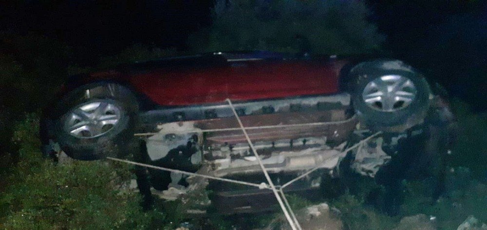 Kontrolden Çıkan Otomobil Takla Attı