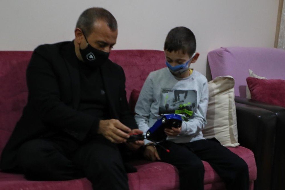 Ordu Valisi, Bu Kez 3 Kitap Yazar Engelli Genci Sevindirdi
