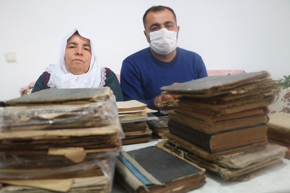 Dedelerinden Miras Kalan Kitaplara Gözleri Gibi Bakıyorlar