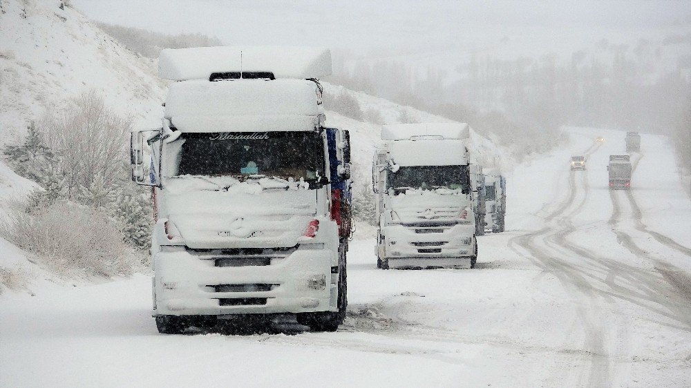 Tokat’ta Yoğun Kar Yağışı Ulaşımda Aksamalara Neden Oldu