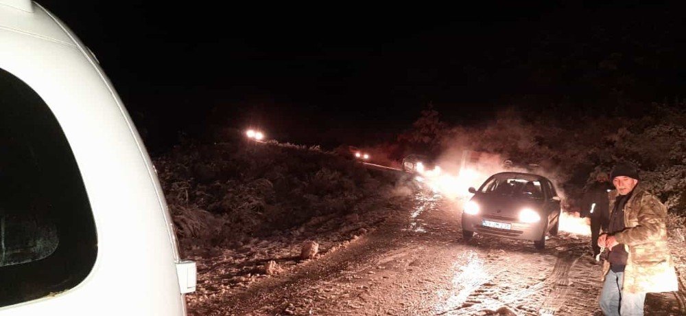Kar Eğlencesi Dönüşü Vatandaşın Yardımına Söke Belediyesi Yetişti