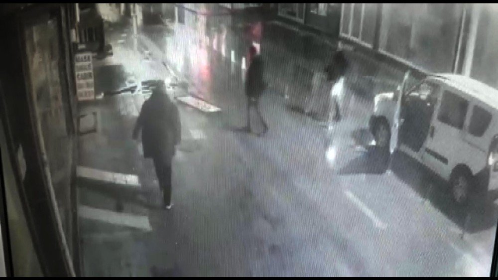 Yozgat’ta Polislerin Bayrak Hassasiyeti Yüreklere Dokundu