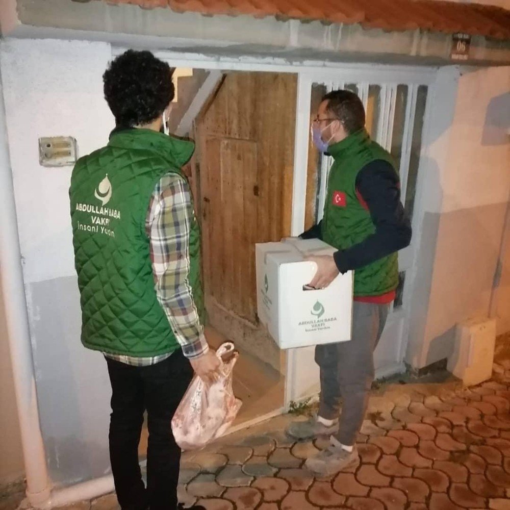 İ̇htiyaç Sahibi Ailelerin İçlerini Isıtıyorlar
