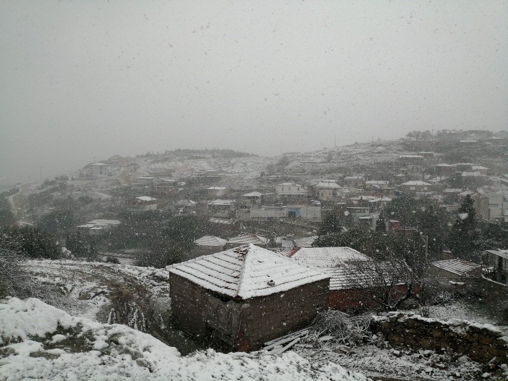 Aliağa Beyaz Örtüyle Kaplandı