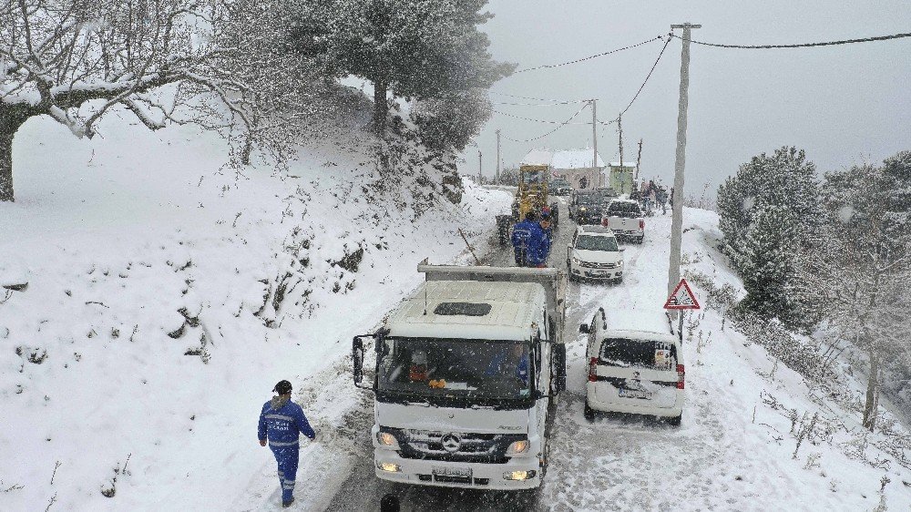 Büyükşehir Çalıştı Vatandaş Yaylada Kar Keyfi Yaşadı