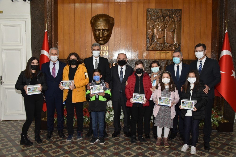 Elginkan Vakfı’ndan Öğrencilere Kitap Seti