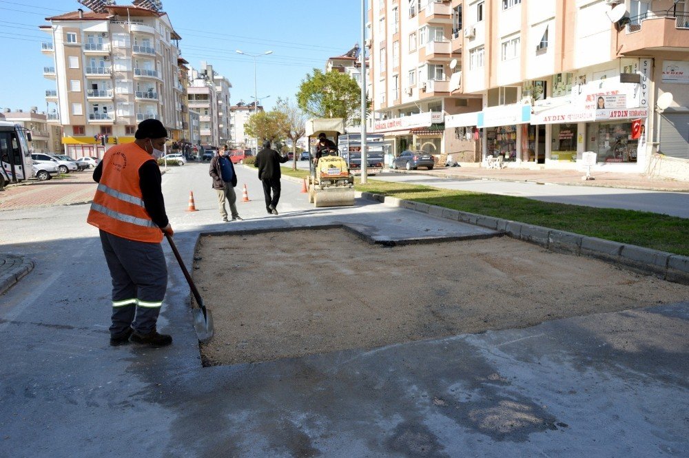 Manavgat’ta Fırtına Sonrası Bozulan Yollar Onarılıyor