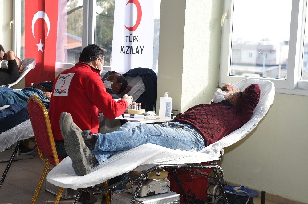 Tarsus Belediyesi Çalışanları Ve Vatandaşlardan Kan Bağışı