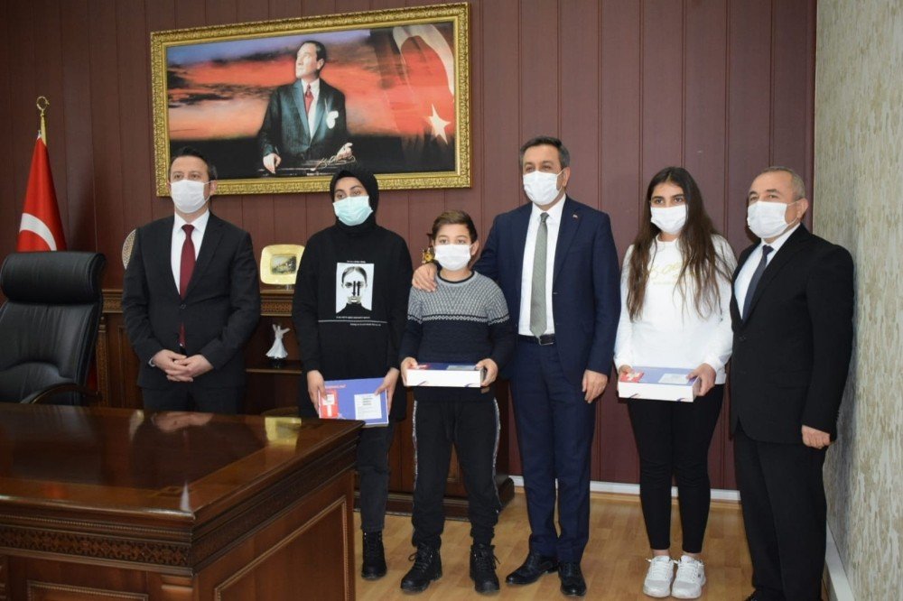 Bakan Yardımcısından Şehit Ve Gazi Çocuklarına Bilgisayar